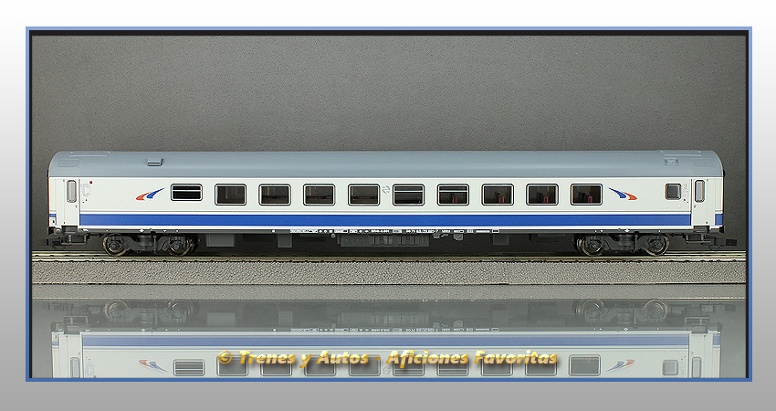 Coche de 2ª clase con cafetería "Grandes Líneas" - Renfe