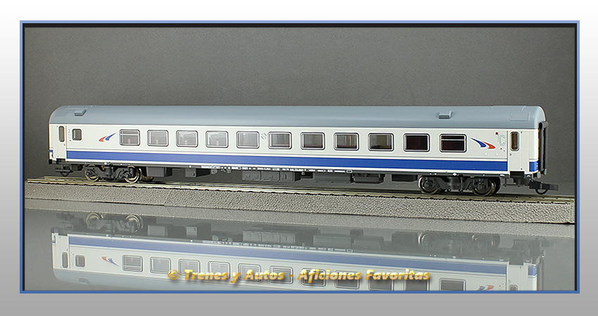 Coche de 2ª clase con cafetería "Grandes Líneas" - Renfe