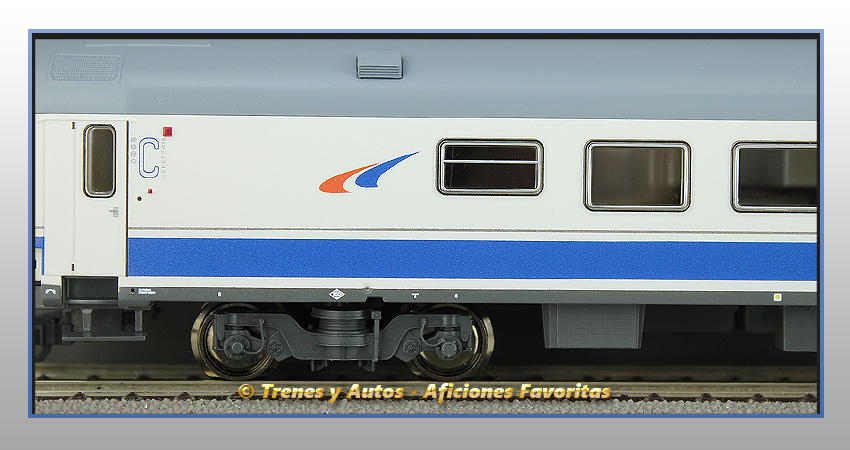 Coche de 2ª clase con cafetería "Grandes Líneas" - Renfe