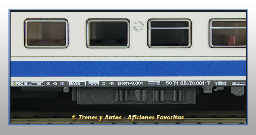 Coche de 2ª clase con cafetería "Grandes Líneas" - Renfe