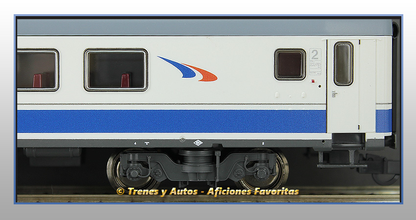 Coche de 2ª clase con cafetería "Grandes Líneas" - Renfe