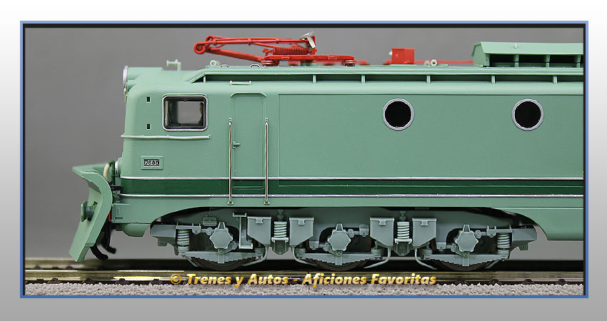 Locomotora eléctrica Serie 276 con quitanieves - Renfe