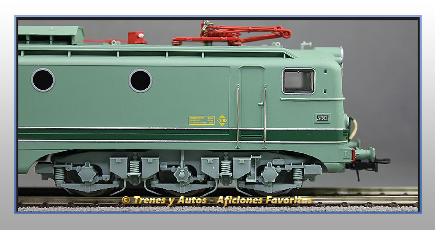 Locomotora eléctrica Serie 276 con quitanieves - Renfe