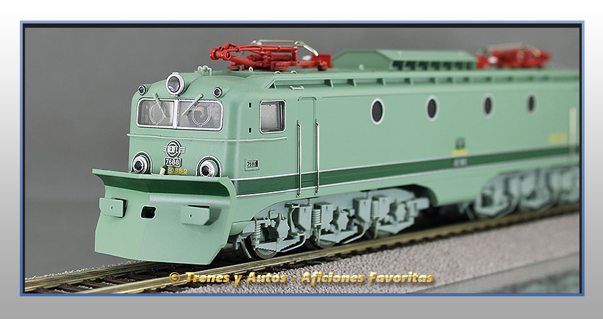 Locomotora eléctrica Serie 276 con quitanieves - Renfe