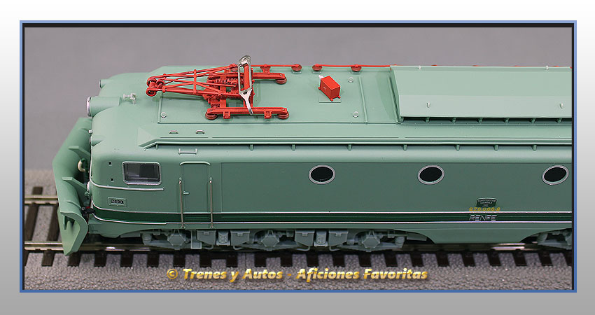 Locomotora eléctrica Serie 276 con quitanieves - Renfe