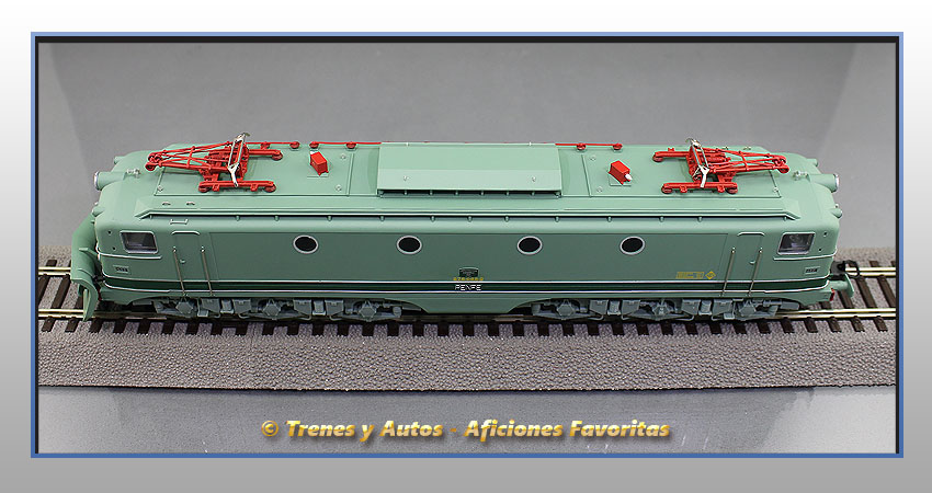 Locomotora eléctrica Serie 276 con quitanieves - Renfe
