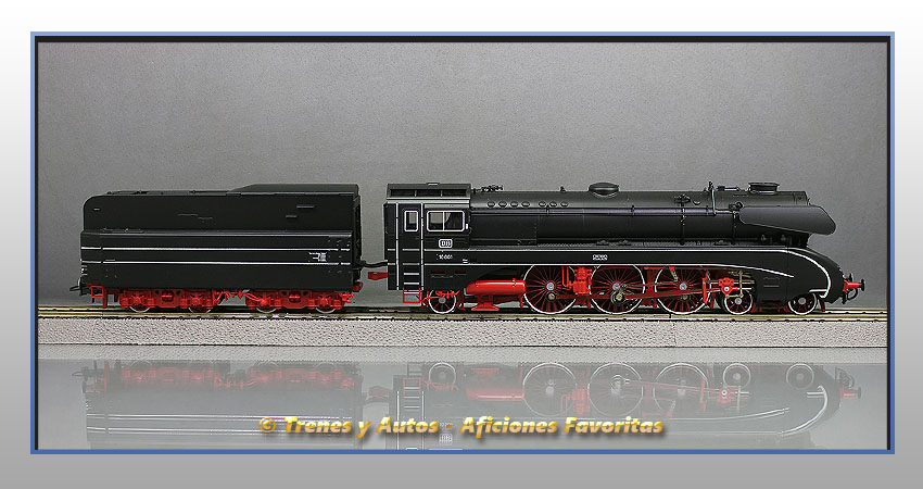 Locomotora vapor con ténder Serie BR 10 - DB