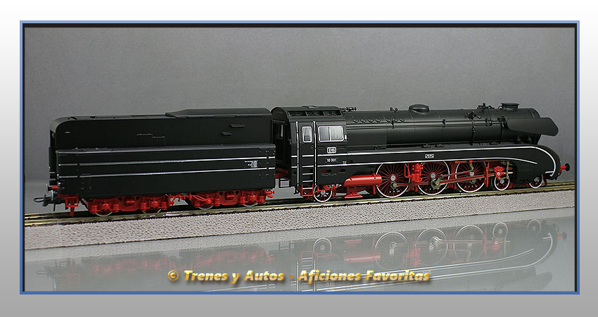 Locomotora vapor con ténder Serie BR 10 - DB