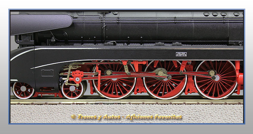 Locomotora vapor con ténder Serie BR 10 - DB
