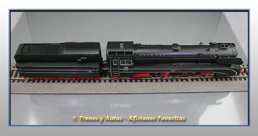 Locomotora vapor con ténder Serie BR 10 - DB