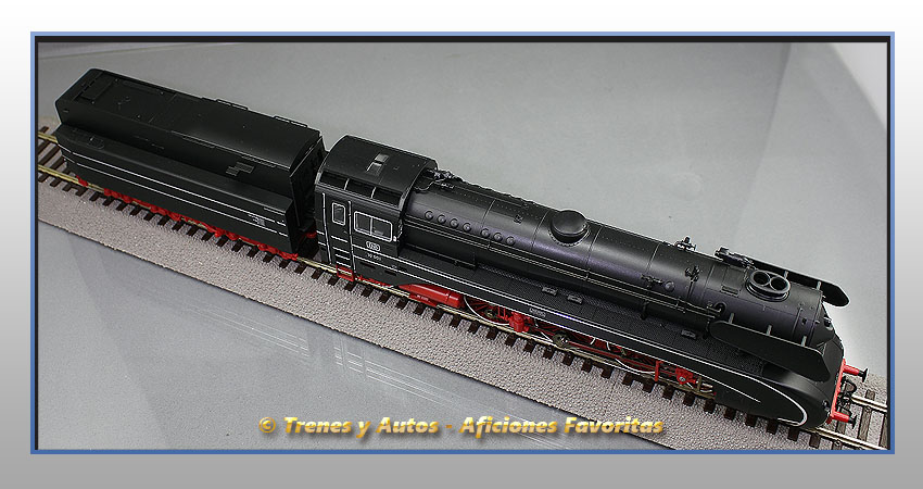 Locomotora vapor con ténder Serie BR 10 - DB