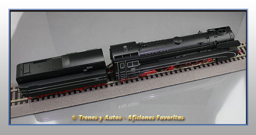 Locomotora vapor con ténder Serie BR 10 - DB