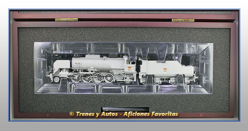 Locomotora vapor con ténder Mikado 141F 2101 - Renfe