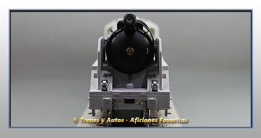 Locomotora vapor con ténder Mikado 141F 2101 - Renfe