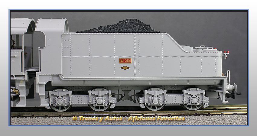 Locomotora vapor con ténder Mikado 141F 2101 - Renfe