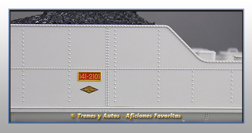 Locomotora vapor con ténder Mikado 141F 2101 - Renfe