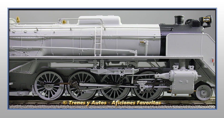 Locomotora vapor con ténder Mikado 141F 2101 - Renfe