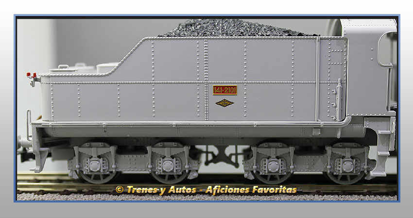 Locomotora vapor con ténder Mikado 141F 2101 - Renfe