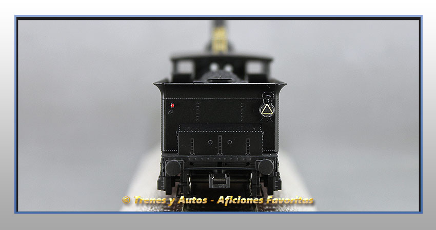 Locomotora vapor con ténder 030-2305 - Renfe