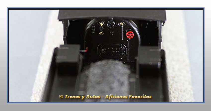 Locomotora vapor con ténder 030-2305 - Renfe