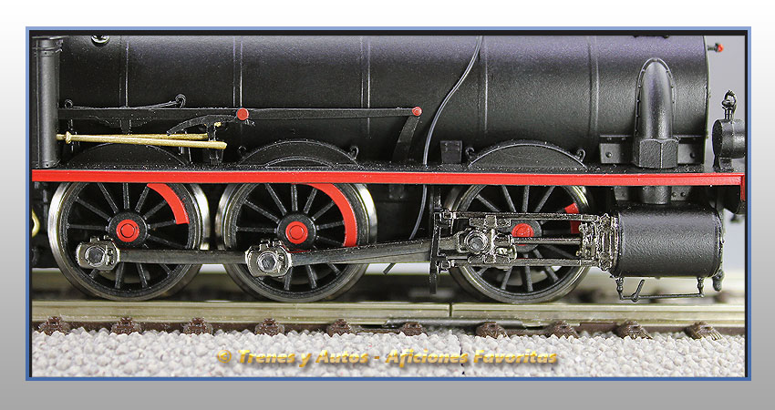 Locomotora vapor con ténder 030-2305 - Renfe