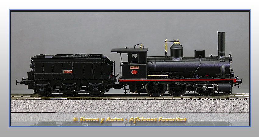 Locomotora vapor con ténder 030-2264 - Renfe