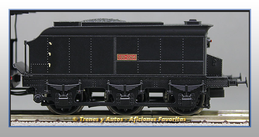 Locomotora vapor con ténder 030-2264 - Renfe