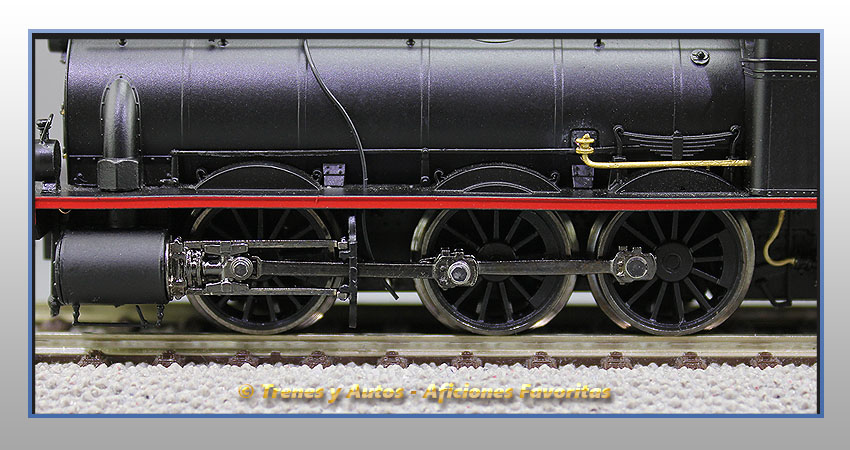 Locomotora vapor con ténder 030-2264 - Renfe