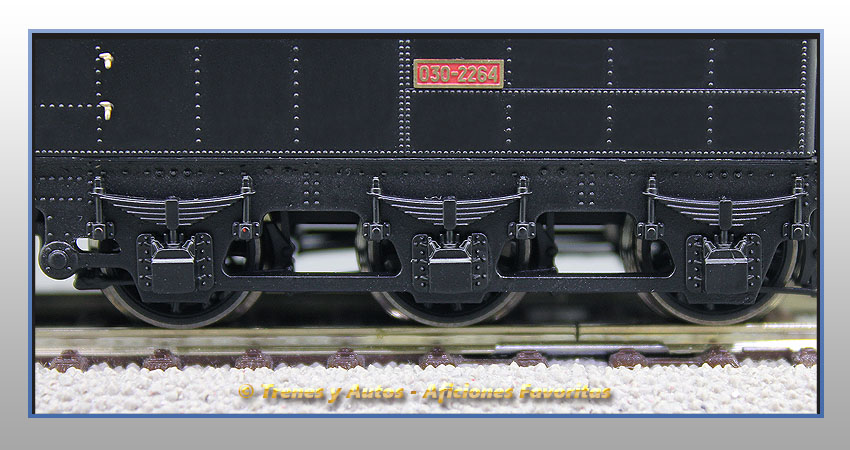 Locomotora vapor con ténder 030-2264 - Renfe