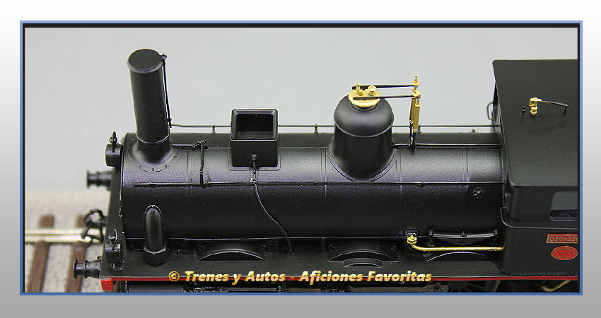 Locomotora vapor con ténder 030-2264 - Renfe