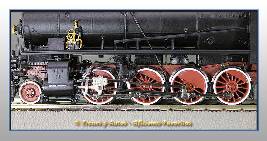 Locomotora vapor Serie GR.740 con quitanieves - FS