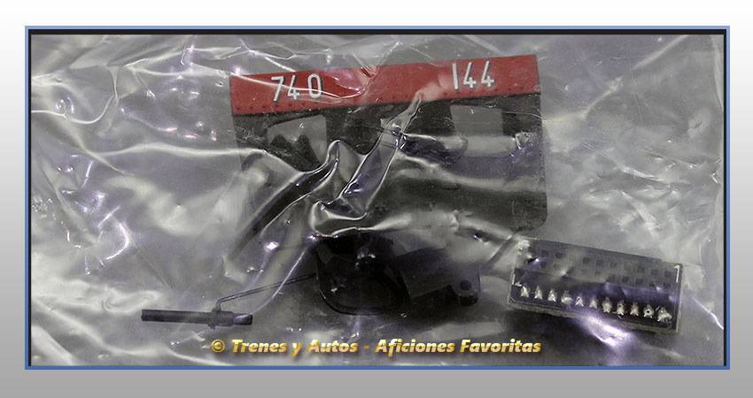 Locomotora vapor Serie GR.740 con quitanieves - FS (Complementos)