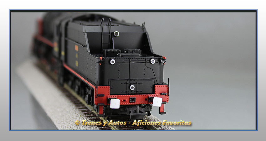Locomotora vapor con ténder Serie 141F Mikado - Renfe