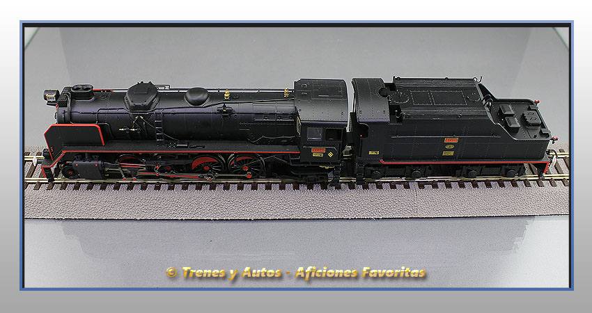 Locomotora vapor con ténder Serie 141F Mikado - Renfe