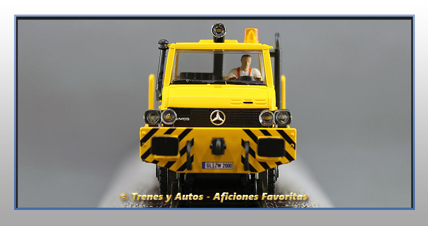 Máquina vía Unimog con remolque hilo catenaria - Grupo Zagro - DB