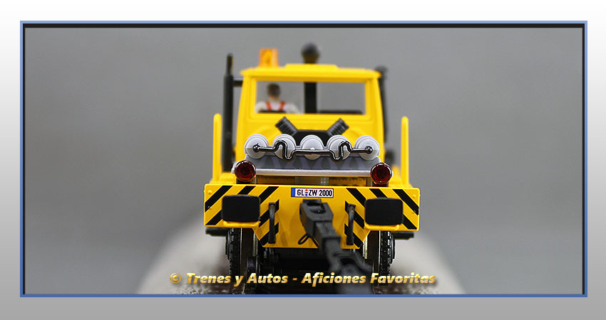 Máquina vía Unimog con remolque hilo catenaria - Grupo Zagro - DB
