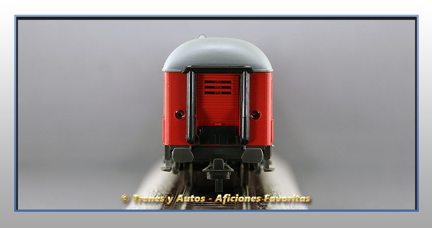 Furgón equipajes D8 8000 - Renfe