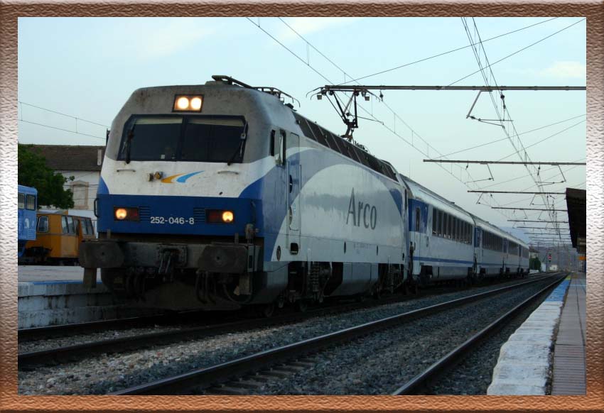 Locomotora eléctrica 252 046-8 - ARCO - Renfe