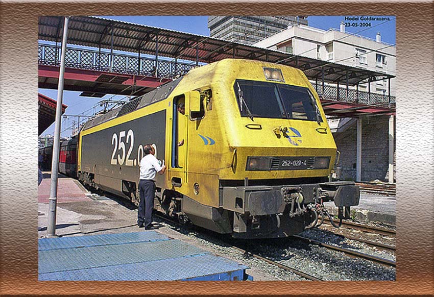 Locomotora eléctrica 252 029-4 "Taxi" - Renfe