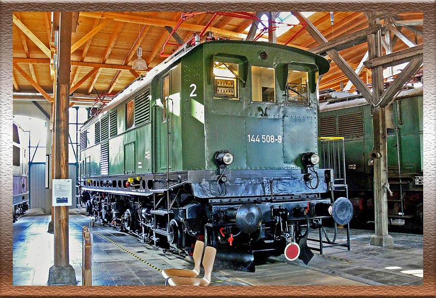 Locomotora eléctrica 144 508-9